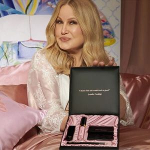 E.L.F. X JENNIFER COOLIDGE DIRTY PILLOWS LIP KIT